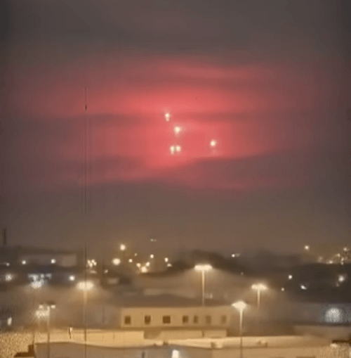 Загадочные красные огни в небе: что это было?